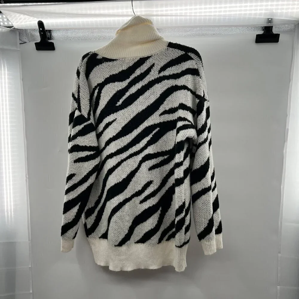 Yummy Women's Zebra Print Knit Turtleneck Sweater Black/Ivory Size Large